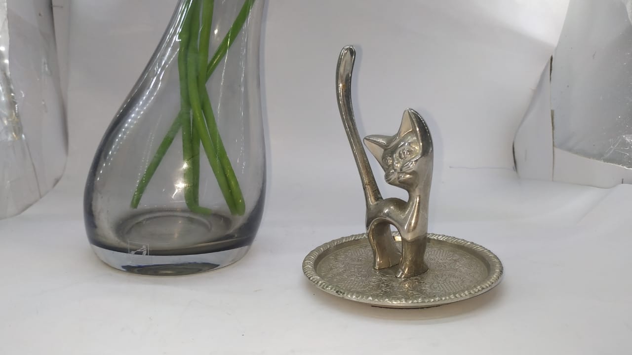 Vintage Cute Silver Plated Ring Holder Cat Interpur Dish Trinket Jewelry Etched